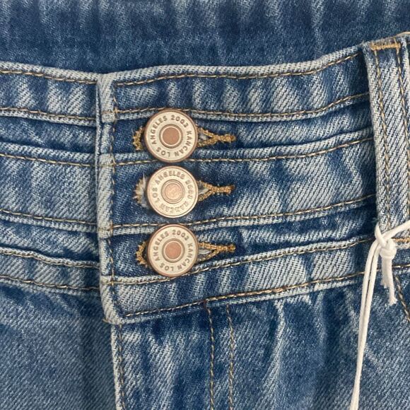 NWT- KanCan- high rise medium wash denim jean shorts- size 9/28 - Picture 5 of 10